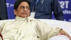 బహుజన్ సమాజ్ పార్టీ అధ్యక్షురాలు మాయావతి