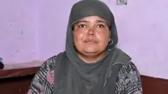 पंक्चर बनाने वाली महिला