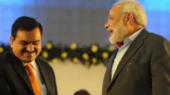 நரேந்திர மோதி, அதானி, கிரீஸ்