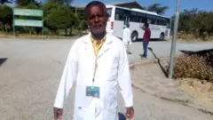 ኪሮስ ኣስፋው ኣብ ሆስፒታል ዓብዪ ዓዲ ፊዝዮቴራፒስት ኮይኑ ንዝሓለፉ 27 ዓመታት ኣብቲ ሆስፒታል ኣገልጊሉ