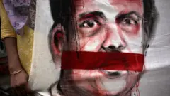 বাংলাদেশে বিতর্কিত ডিজিটাল নিরাপত্তা আইন প্রত্যাহারের দাবিতে প্রতিবাদ বিক্ষোভ হয়েছে।