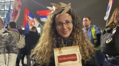 Девојка овенцана славом