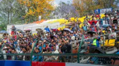 क्रिकेट हेरिरहेका नेपाली दर्शकहरू