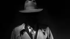 Hombre con sombrero pero cara en la sombra