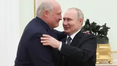 بوتين وحليفه المقرب لوكاشينكو.