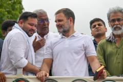 तेजस्वी यादव ने महागठबंधन में कांग्रेस के बोझ होने के सवाल पर दिया यह जवाब