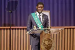 Bassirou Diomaye Faye s'exprime après avoir prêté serment en tant que président du Sénégal dans un centre d'exposition dans la nouvelle ville de Diamniadio près de la capitale Dakar, le 2 avril 2024