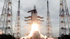 চন্দ্রযান-২ উৎক্ষেপণের দৃশ্য লক্ষ লক্ষ ভারতীয় টেলিভিশনের পর্দায় উপভোগ করেন।