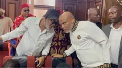 Nnamdi Kanu in court dey follow one pesin tok
