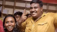 अनूप बी अपनी पत्नी के साथ