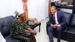 Mwalimu Kikongwe Bernadette Lukoki alipokutana na waziri wa elimu Didier Mudimbu