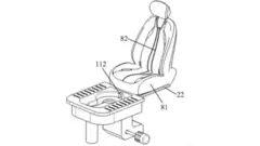 Un boceto del concepto de inodoro a bordo de Seres, incluido en su solicitud de patente. Muestra un inodoro fijado a un riel deslizante situado bajo el asiento del pasajero de un automóvil.