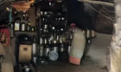 गुफाओं में ही अपना घर बसा चुके हैं ये परिवार