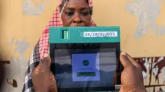 Ana tantance wata mata