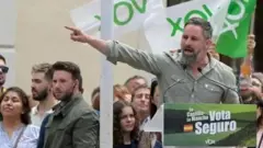 स्पेन की वॉक्स के नेता सैंटियागो अबास्कल