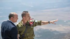 Hadalkan ayaa jeediyay xilli uu Bennett booqday Talaadadii saldhig militari oo ku yaalla Waqooyig