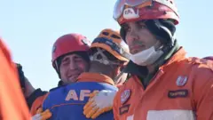 Malatya'daki kurtarma görevlileri