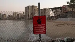 Kapalı Maraş bölgesinde bir askeri tabela