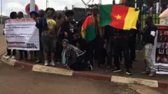 Musicians di di do we no go gree for front Prime Minister e office