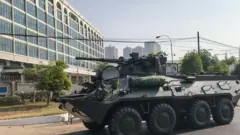 ငွေထုတ်မှုတွေ ကန့်သတ်လာတဲ့ ဗဟိုဘဏ်နဲ့ အကျိုးဆက်တွေ