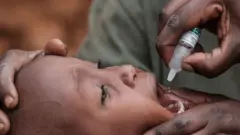 Nwata na-anata ọgwụ mgbochi