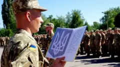 призов
