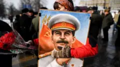 دا وروستیو کلونو کې د داسې روسیانو شمېر ډېر شوی چې د جوزیف اسټالین په هکله مثبت نظر لري.