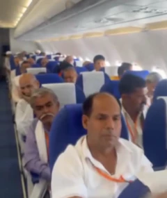 நிலம் கொடுத்த விவசாயிகள் - முதல் விமானத்தில் பயணம்