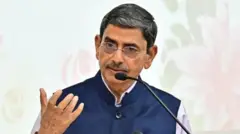 விரைவில் தேர்தல் - தமிழ்நாடு, மேற்கு வங்கத்தில் ஆளுநர்கள் மாற்றம்