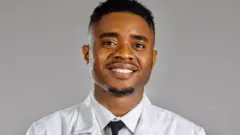 Obinna Ibe, bụ dọkịta bi n’ala Bekee, kọwaara anyị etu ọrụ sị agara ya ugbua Coronavirus dị.