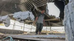 "حذر وزير الخارجية الإسرائيلي من أن "أي خرق من قبل حماس سيوقف العملية أو يعيقها