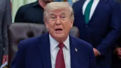 डोनाल्ड ट्रंप