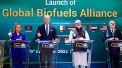 Da esq. para dir., a premiê italiana Georgia Meloni, o presidente norte-americano Joe Biden, o premiê indiano Narendra Modi e o brasileiro Luiz Inácio Lula da Silva durante lançamentolampions bet casinoplano sobre biocomustíveis na cúpula do G20