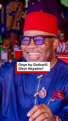 Foto Godswill Akpabio ebe o kpu okpu na-acha ọbara ọbara ma na-achị ọchị