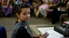 पीरियड्स के लिए छुट्टियां दिया जाना सही या ग़लत, क्या कहती हैं महिलाएं?