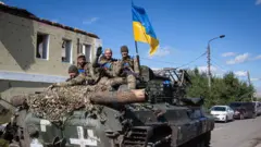 I﻿ngabo za Ukraine zarisubije uburere bumwe bumwe mu buseruko bwari bwarafashwe n'Uburusiya