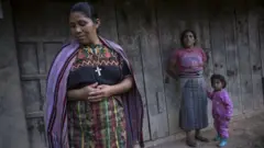 Catarina Mejía (izq.) e Isabel Torres