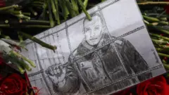 Карандашный рисунок, изображающий Алексея Навального за решёткой