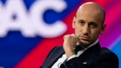 અમેરિકા, ગુજરાતી, ડિપૉર્ટ, દેશનિકાલ, ગેરકાયદે વિઝા, ડંકી રૂટ, બીબીસી ગુજરાતી, ગુજરાતી સમાચાર