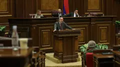 Paşinyan Ermənistan parlamentində, 10 may 2021