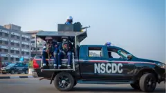 Ndị ọrụ civil defence