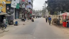 বসুরহাটে আওয়ামী লীগের দুই পক্ষের সংঘর্ষে মঙ্গলবার সন্ধ্যায় একজন নিহত হওয়ার পর ওই এলাকায় থমথমে পরিস্থিতি রয়েছে।