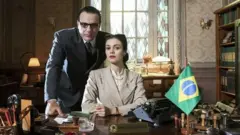Rodrigo Lombardi e Sophie Charlotte em cena