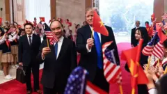 Donald Trump with Vietnam's Prime Minister Nguyen Xuan Phuc