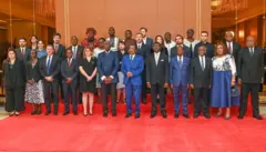 le mardi 28 janvier 2025, les membres de la « Commission mixte sur le rôle et l’engagement de la France dans la lutte contre les mouvements indépendantistes et d’opposition au Cameroun entre 1945 et 1971 » posent avec le président Paul Biya