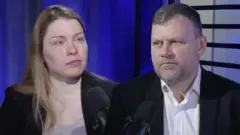 Корреспонденты Би-би-си в студии