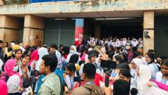 অভিযুক্ত শিক্ষককের বিরুদ্ধে ব্যবস্থা না নেওয়া পর্যন্ত আন্দোলন চালিয়ে যাওয়ার ঘোষণা দিয়েছে ক্ষুব্ধ শিক্ষার্থীরা