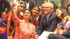 इस वर्ष मई में सिडनी में भारतीयों के एक समारोह में शरीक़ होते ऑस्ट्रेलिया के तत्कालीन प्रधानमंत्री स्कॉट मॉरिसन