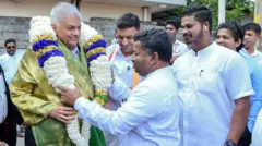 ශ්‍රී ලංකාවේ නම වැනි ජනාධිපතිවරයා තෝරා පත් කරගන්නා ජනාධිපතිවරණය ප්‍රකාශයට පත් කිරීමට මැතිවරණ කොමිසමට බලය ලැබීමට තවත් ඇත්තේ දින ගණනකි.