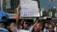 Awọn ọmọ orilẹede Zimbabwe n fẹhonu han